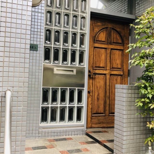 六鴨ビル オフィスビル出入口