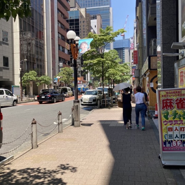 タマキビル 前面歩道