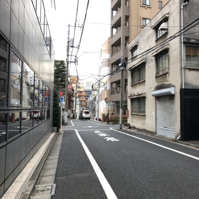 新和ビル ビル前面道路