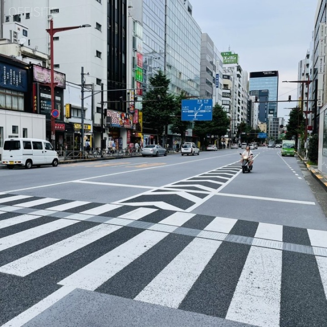 第108東京ビル ビル前面道路
