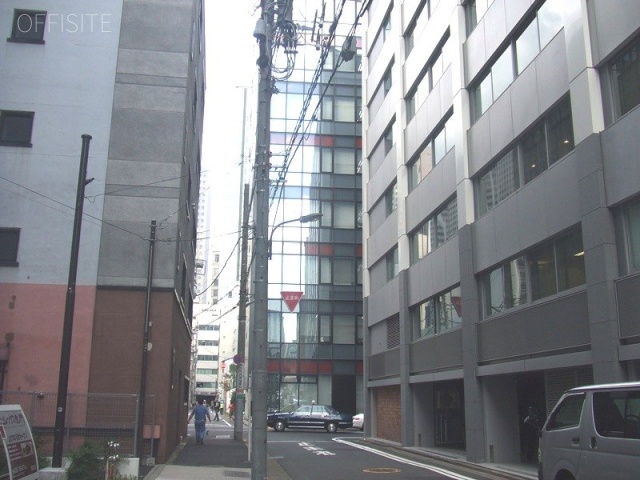 ビュレックス虎ノ門 ビル前面道路