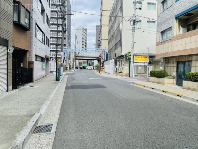 トスビル　前面道路
