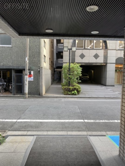 ルーツビル ビル前面道路