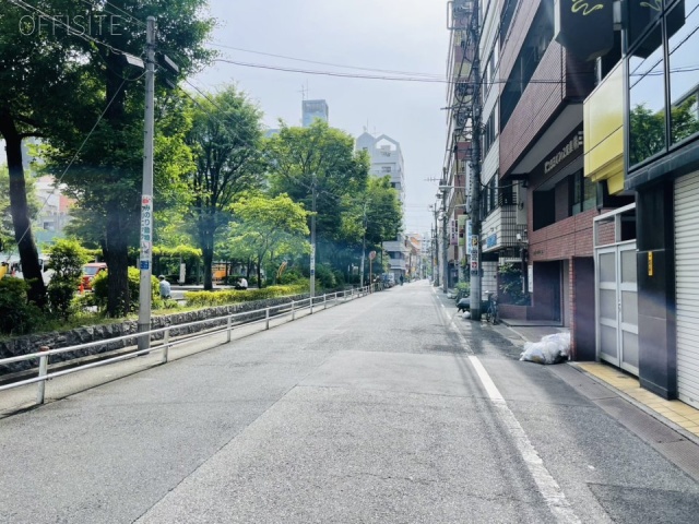 新星ビル　前面道路
