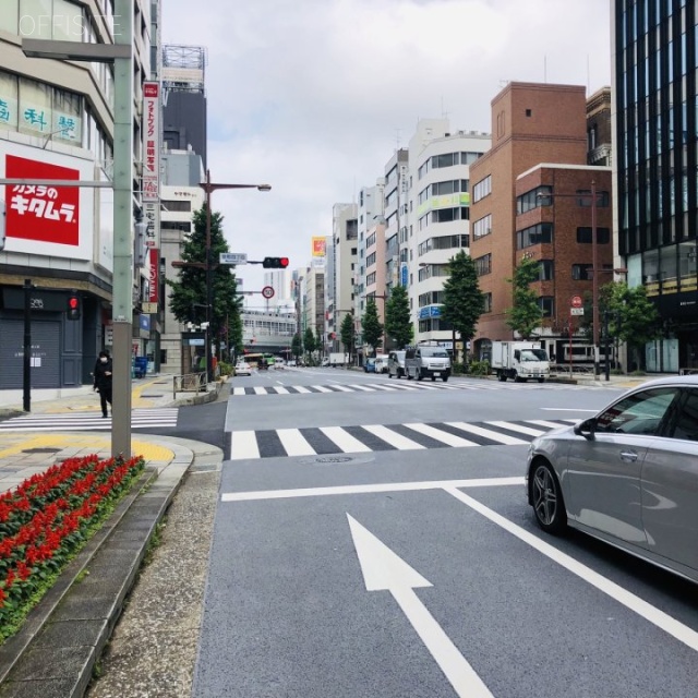 バンセイ室町ビル 前面は中央通り