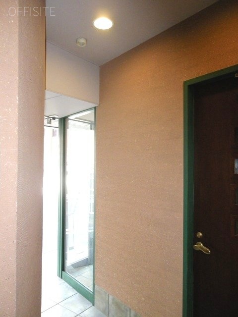 山川ビル エントランス