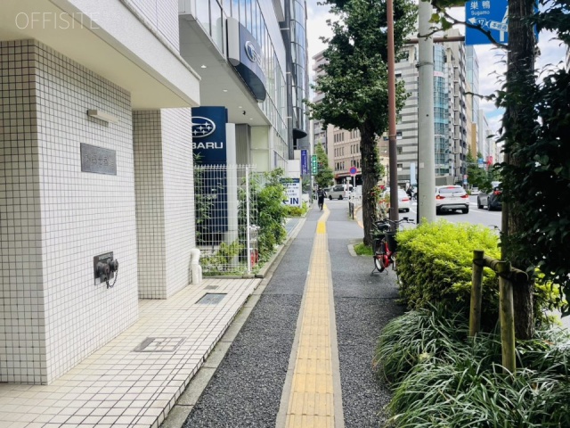 本郷七番館　前面歩道