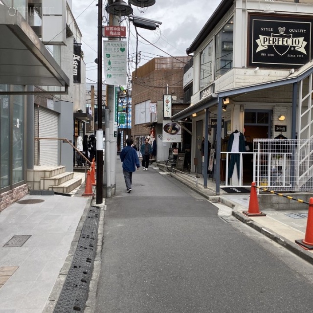FUJIBUILDING JINGUMAE ビル前面道路