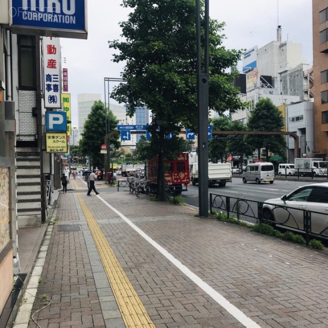 ヒロ四谷ビル ビル前面道路