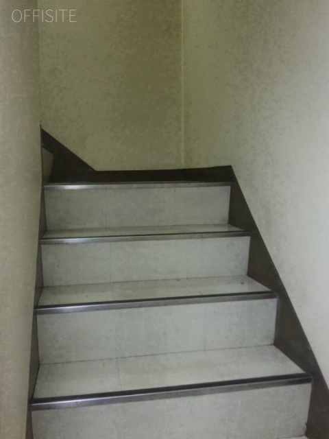 青木ビル 階段