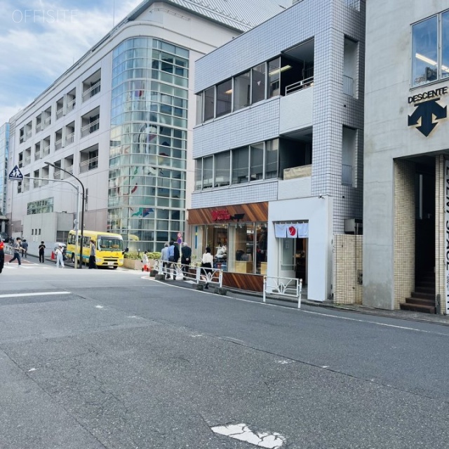 神宮前SRビル 前面道路