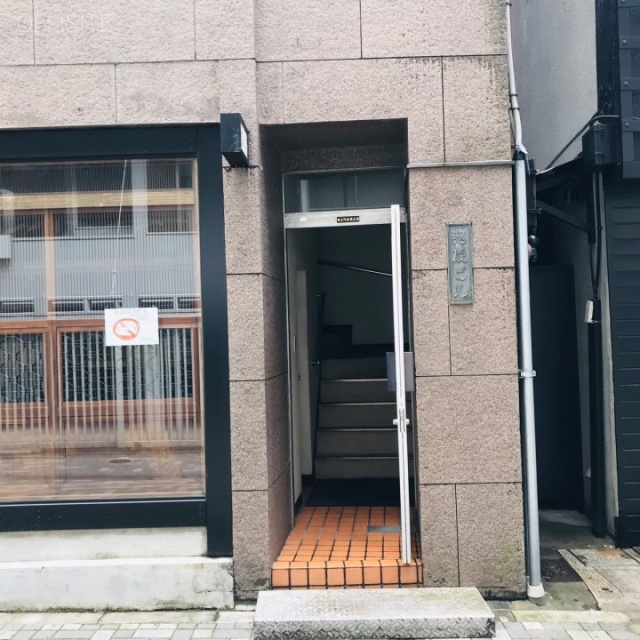惣慶ビル エントランス