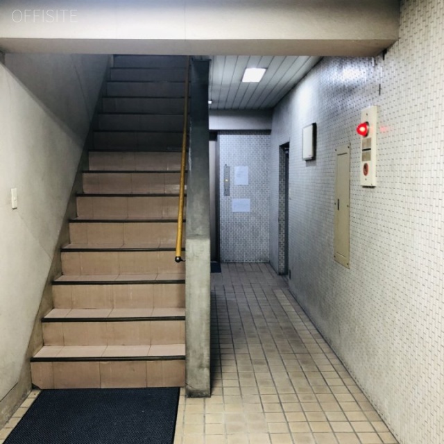 高山ビル エントランス