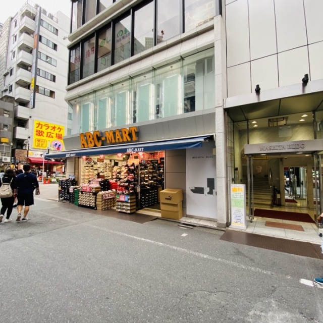 真下ビル　外観