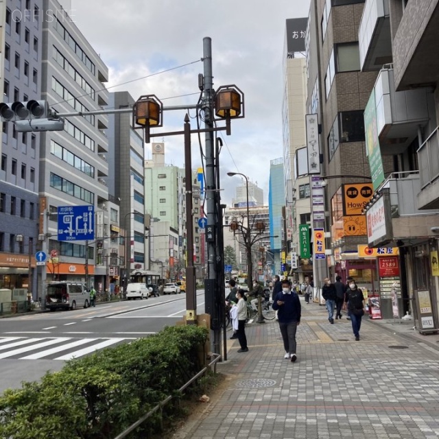 池袋トーセイビル　ビル前面道路