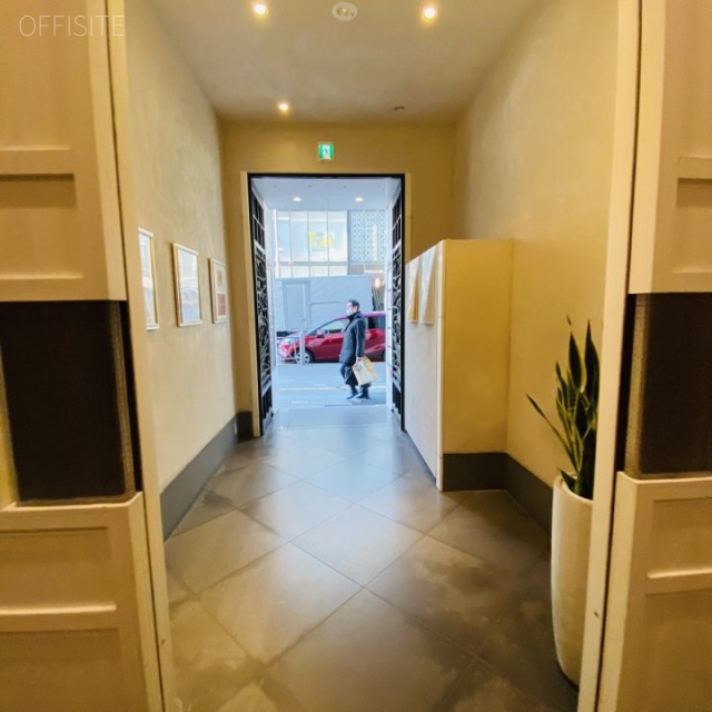 壱番館ビル エントランス