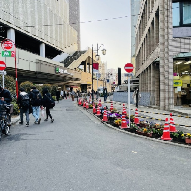 スカイエビスビル ビル前面道路