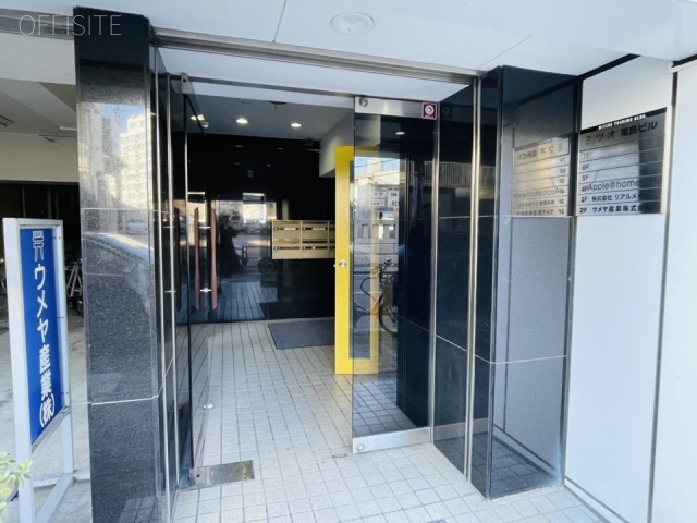 ミツオ湯島ビル　オフィスビル出入口