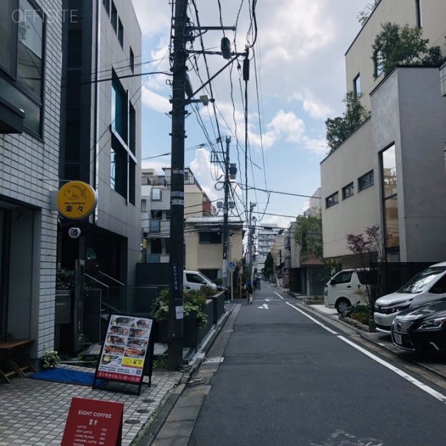 ファミリー南青山ビル 前面道路