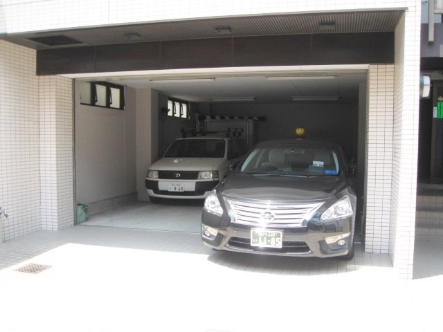 芝KIビル 駐車場