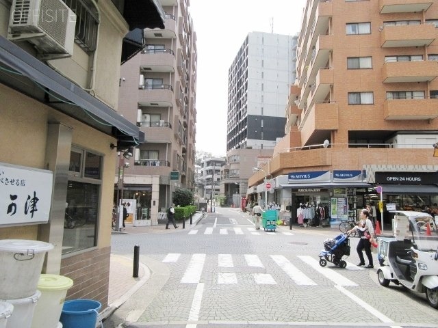 F1プラザビル ビル前面道路