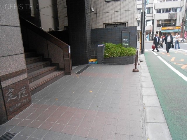 アラミドビル 画像