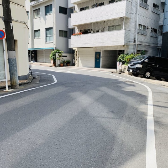 八丁堀エイトビル ビル前面道路