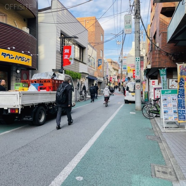 双進ビル 前面道路