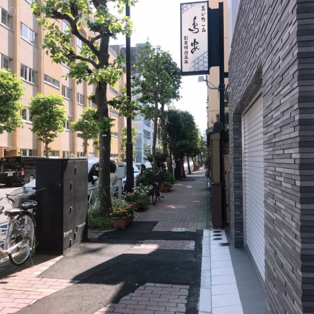 LASPACIO東日本リバーサイド ビル前面道路