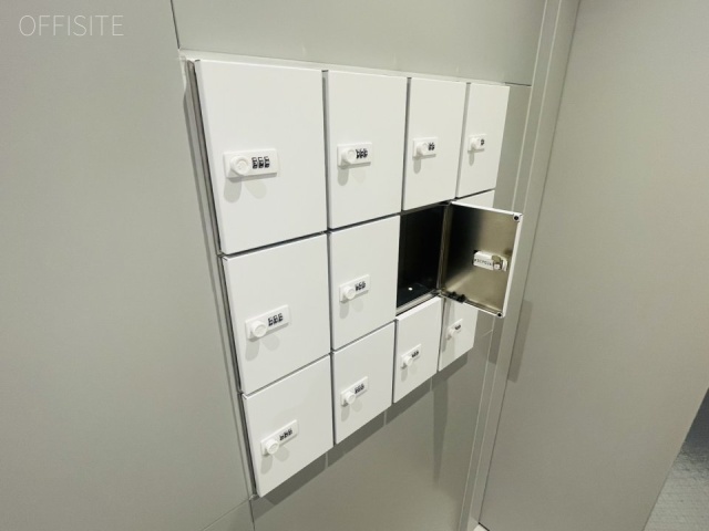 VORT上野plus　女子トイレに小物入れ