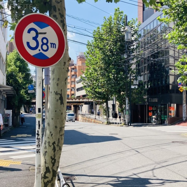 ザ・パークレックス代々木 ビル前面道路