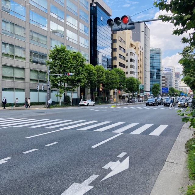 PMO八丁堀　ビル前面道路