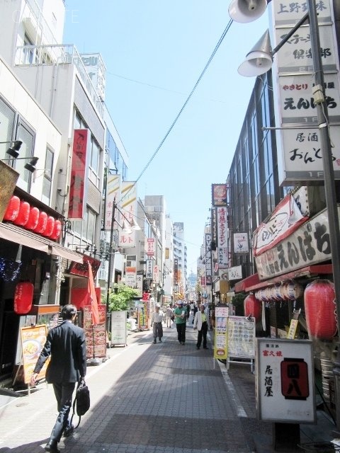 坂井ビル ビル前面道路
