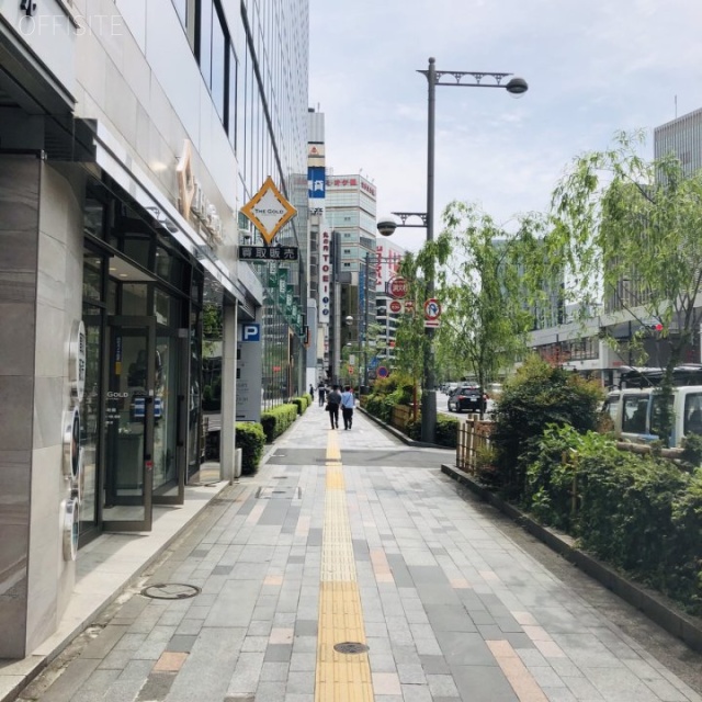 龍保険ビル ビル前面道路