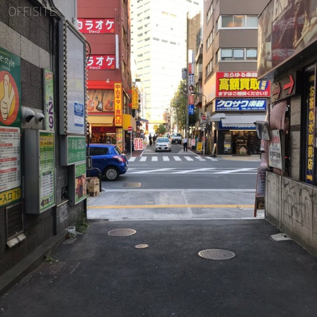 十字屋ビル ビル前面道路