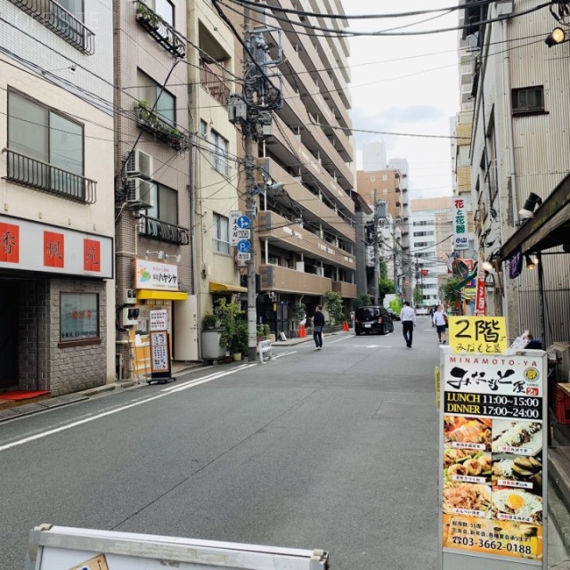 ソレイユ人形町 ビル前面道路