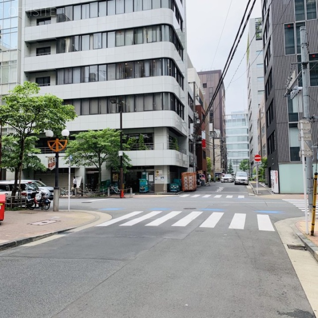 新橋SNビル ビル前面道路