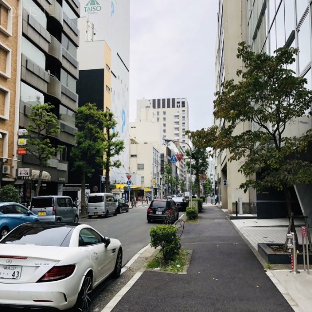 横浜日光ビル ビル前面道路