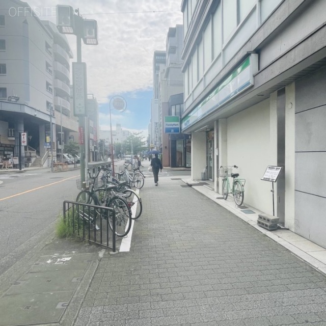 アイエイビル 前面歩道