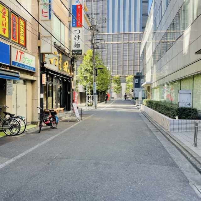 日宝アキバスターⅡ 前面道路