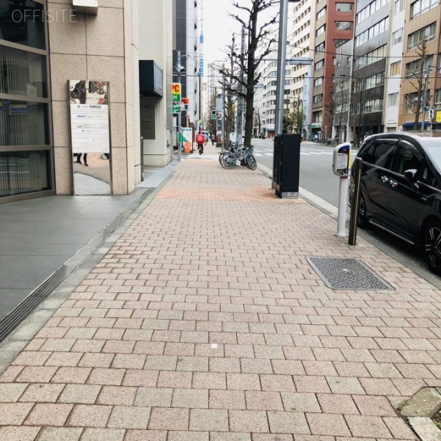 イトーピア岩本町二丁目ビル 前面歩道