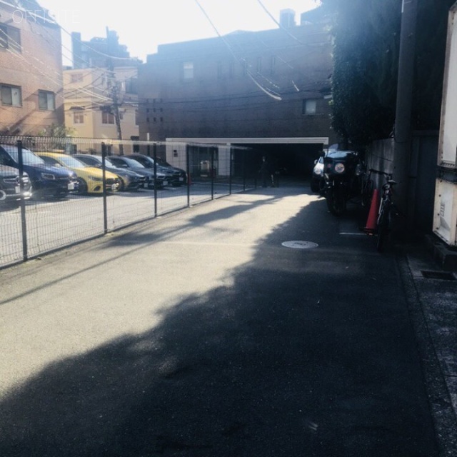 メゾン明石 ビル前面道路