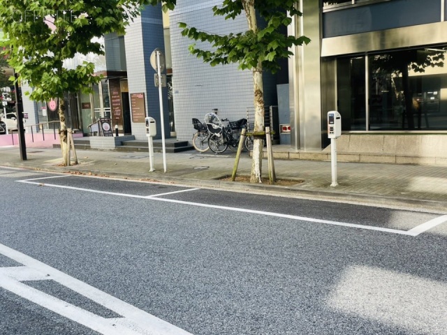 HF日本橋兜町ビルディング　前面に白枠駐車場
