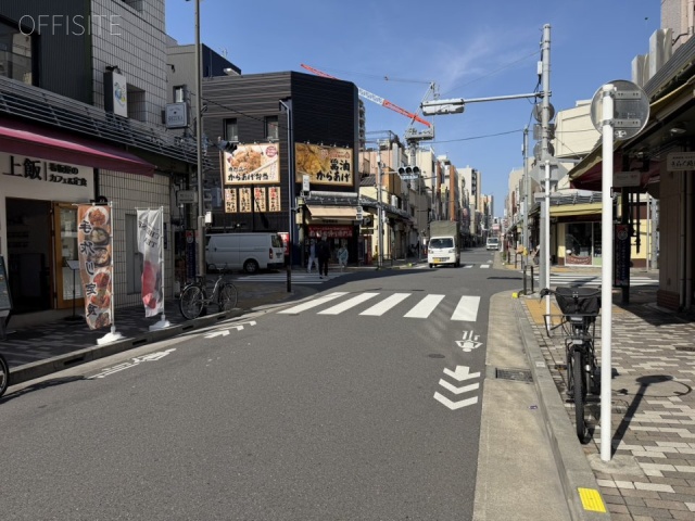 藤木ビル　前面にかっぱ橋本通り