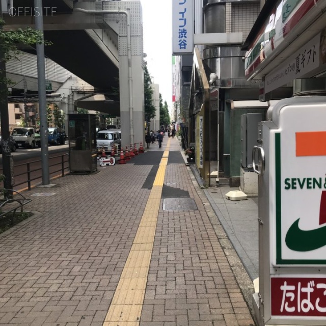 唐木ビル ビル前面道路