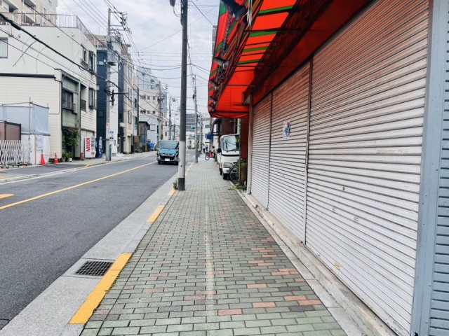 金子ビル　前面歩道