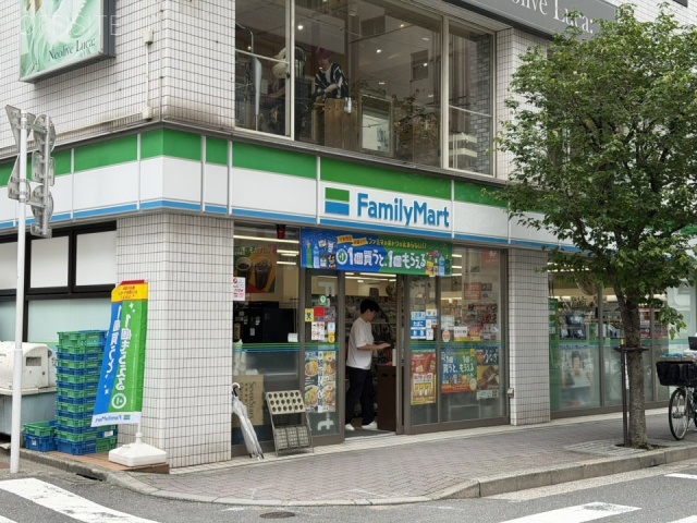 千代田区神田小川町3丁目ビル　付近にコンビニエンスストア