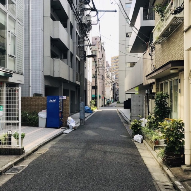 北野ビル ビル前面道路