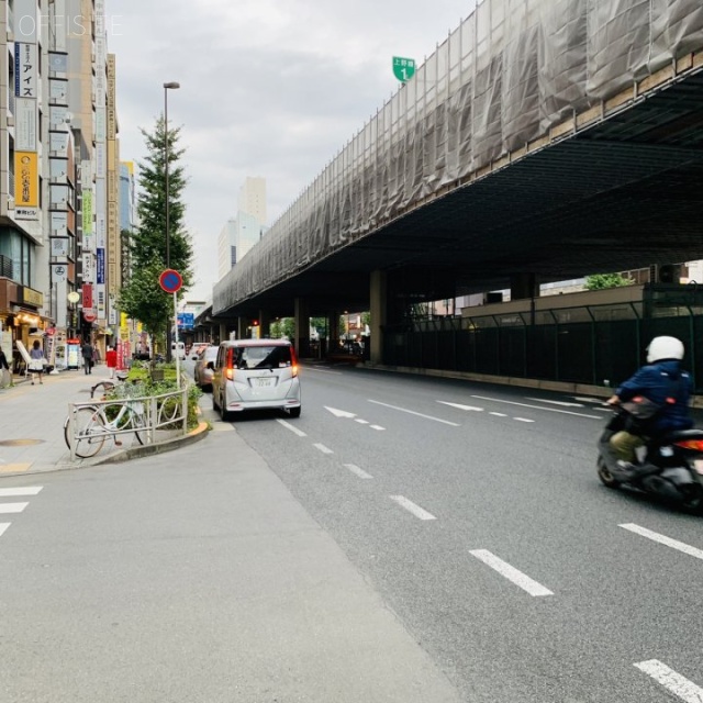 ホンダ御徒町ビル ビル前面道路