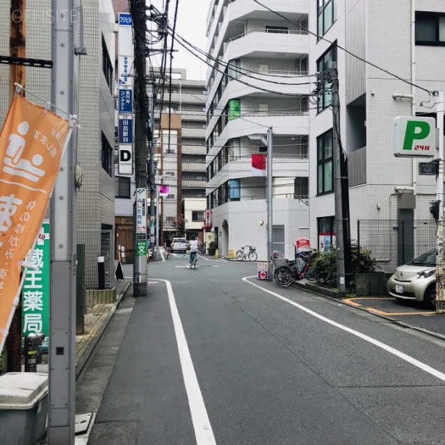 高円寺クアトロビル ビル前面道路